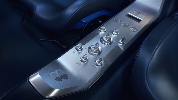 Renault 8 Gordini Concept- console centrale en aluminium brossé ​